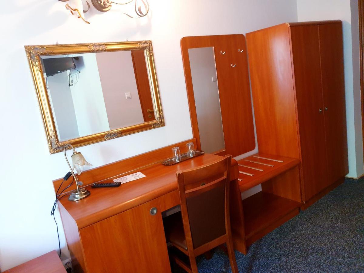 Willa Park Ostrowiec Świętokrzyski Екстериор снимка